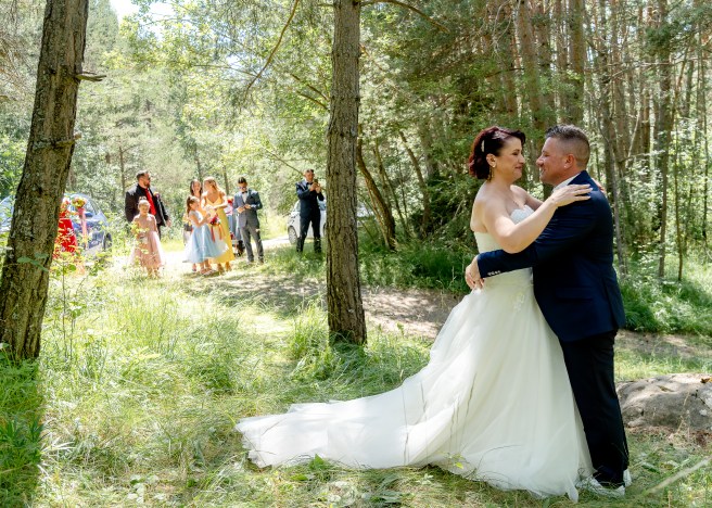 découverte des mariés forêt mariage montclar