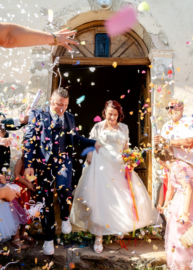 mariage montclar église seyne les alpes mariés chabanon vallée de la blanche tradition sauter par dessus un baton